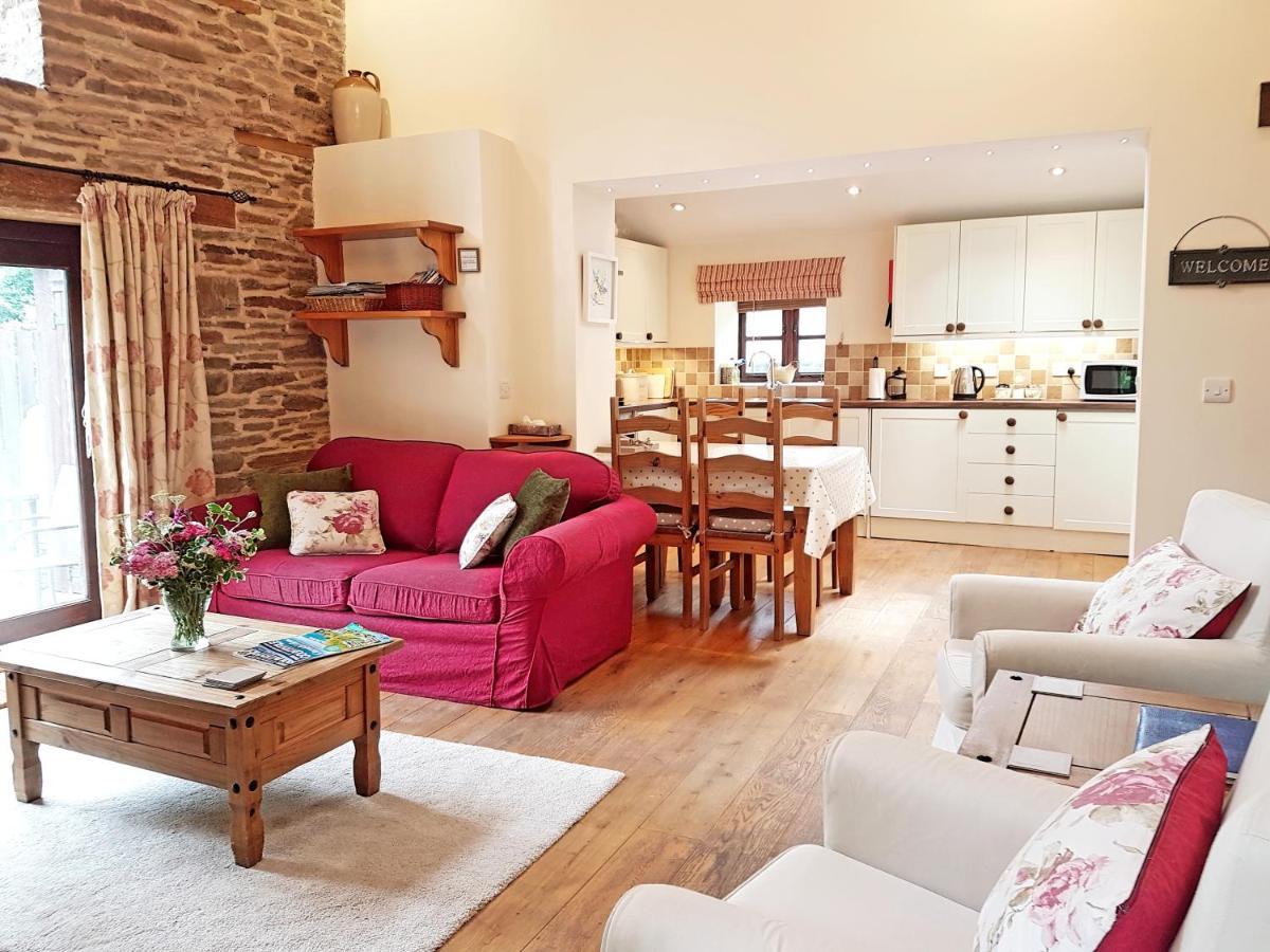 River Cottage@Cwm Mill - Riverside Family Holidays In The Black Mountains Hereford Exterior photo
